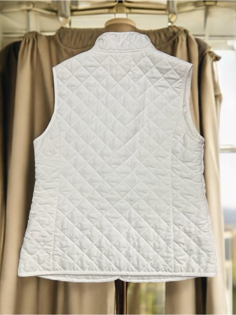Cambridge Dry Goods White Quilted Sleeveless Vest - Picture 3 of 13